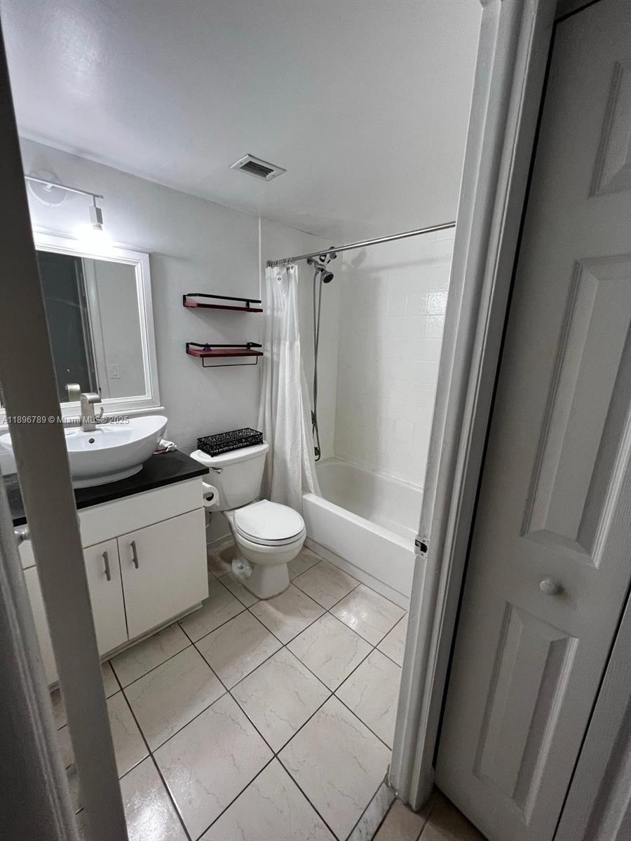 GREYNOLDS PARK CLUB CONDO - Residential