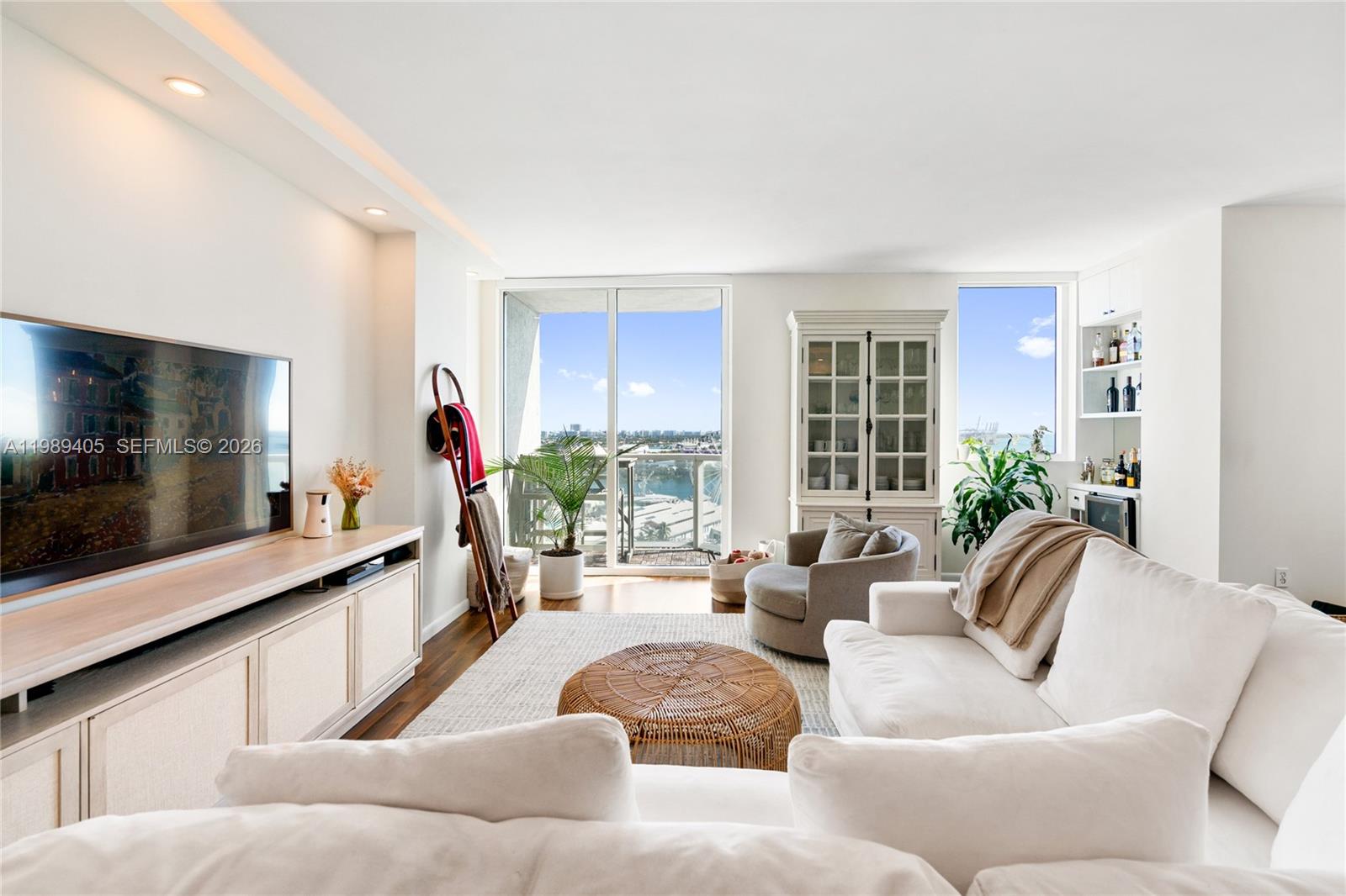 VIZCAYNE NORTH CONDO - Residential Lease