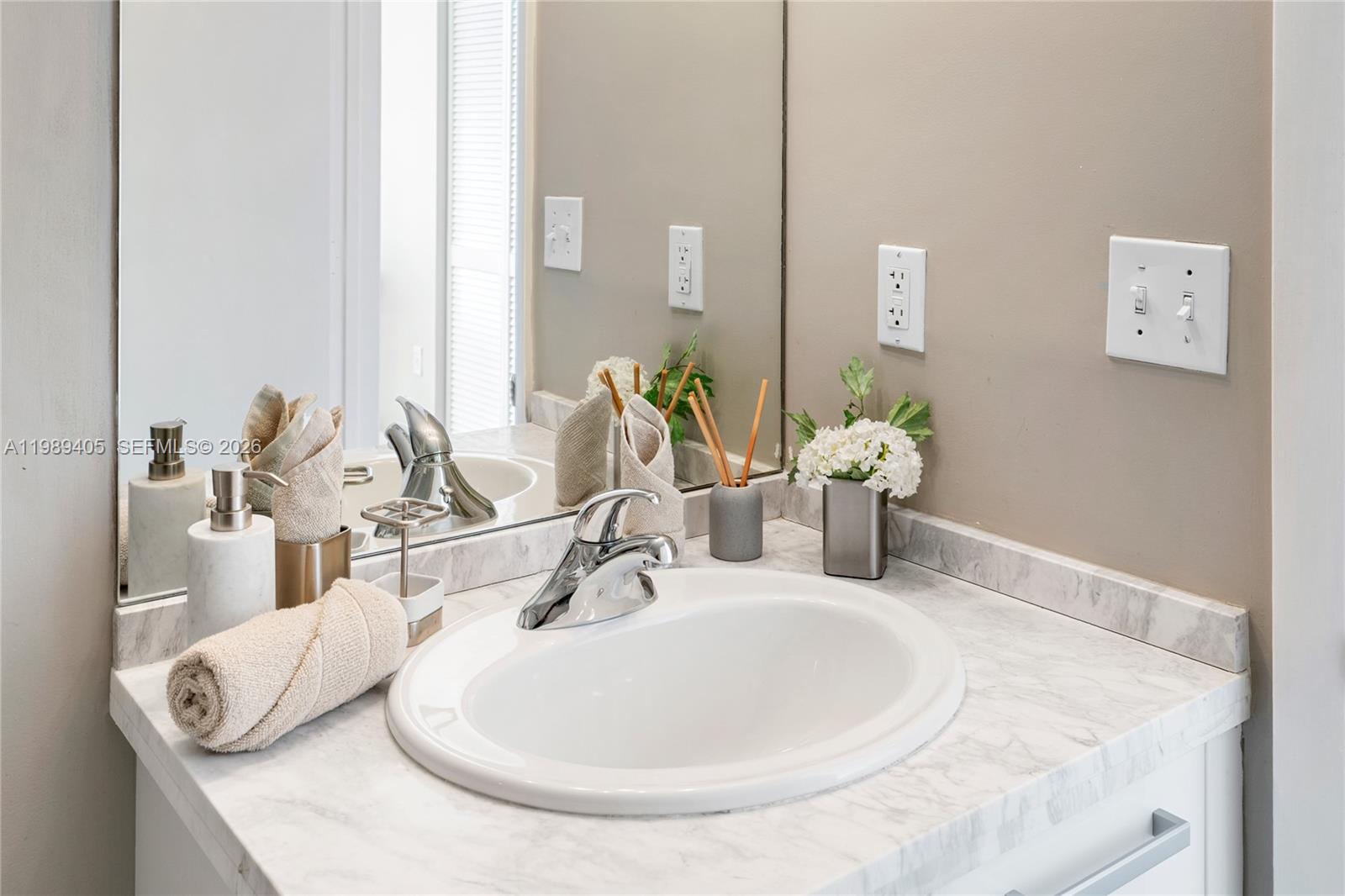 VIZCAYNE NORTH CONDO - Residential Lease