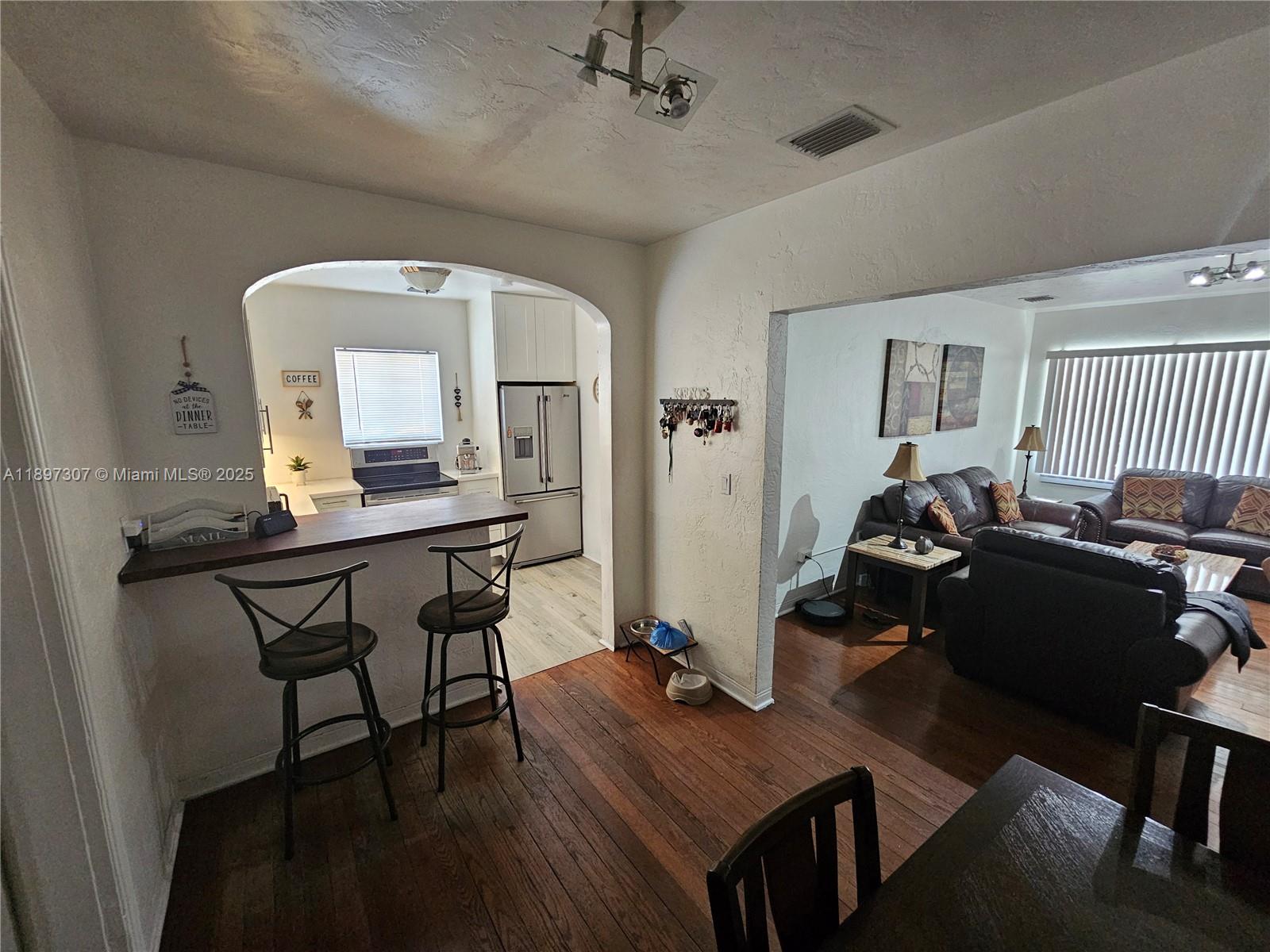 TAMIAMI PINES - Residential