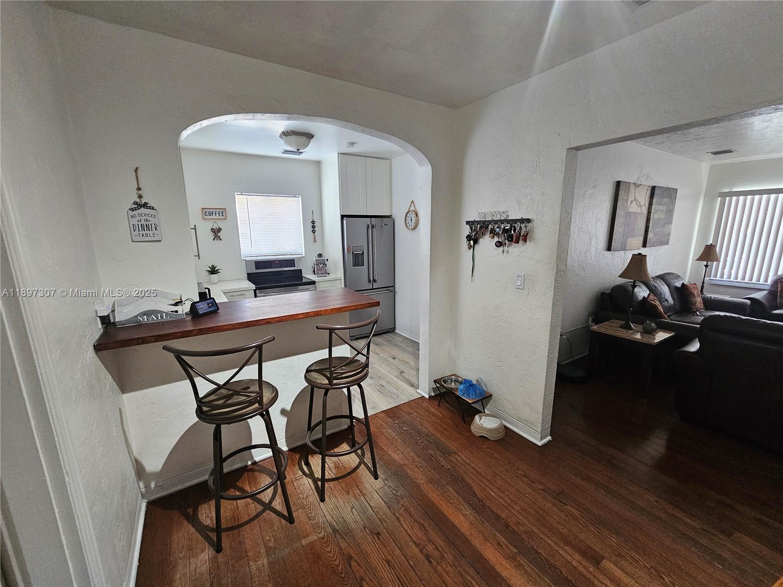 TAMIAMI PINES - Residential