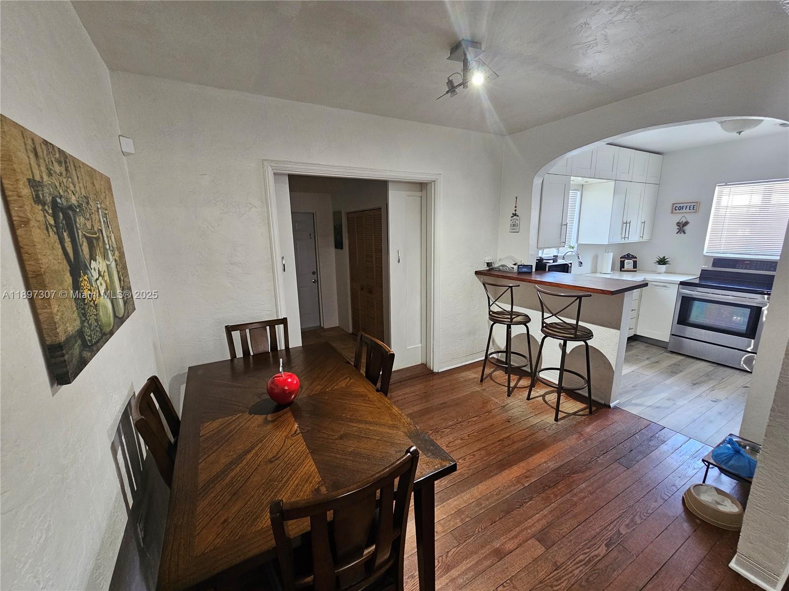 TAMIAMI PINES - Residential