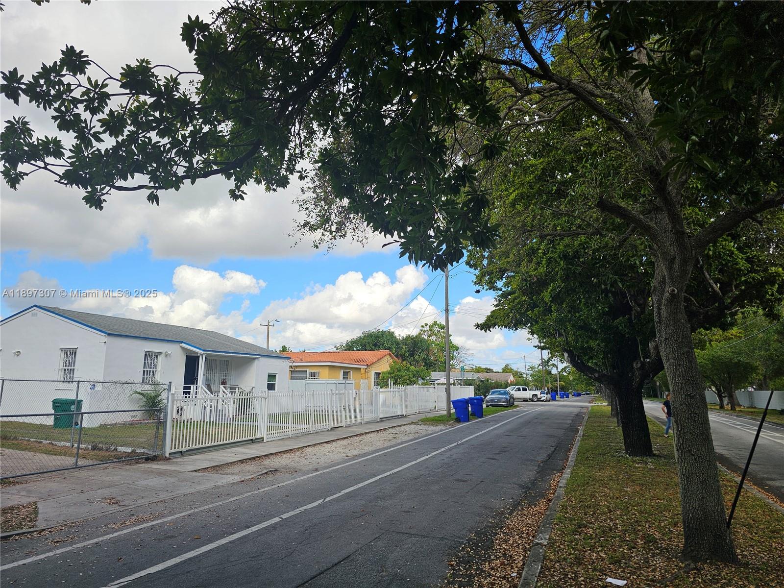 TAMIAMI PINES - Residential