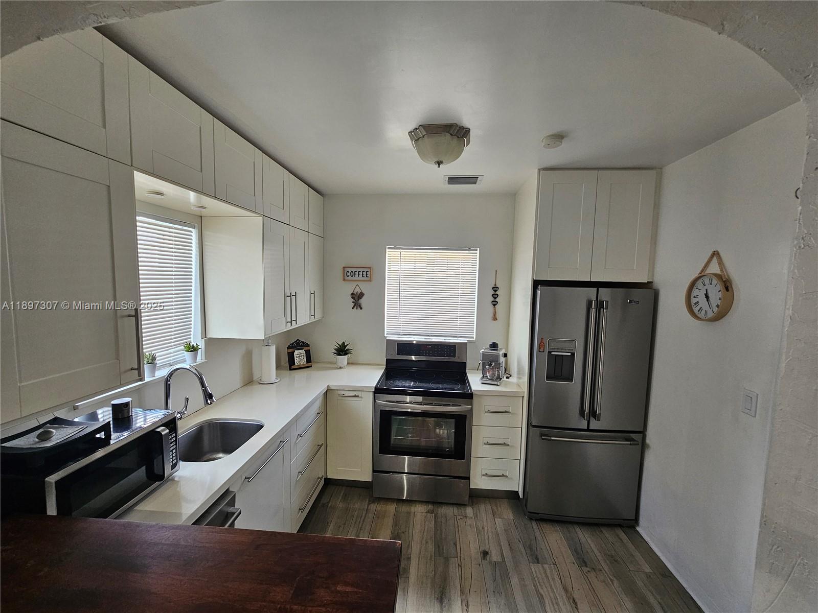 TAMIAMI PINES - Residential