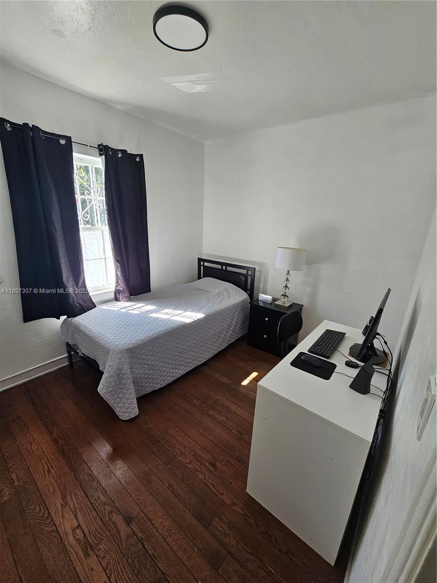 TAMIAMI PINES - Residential