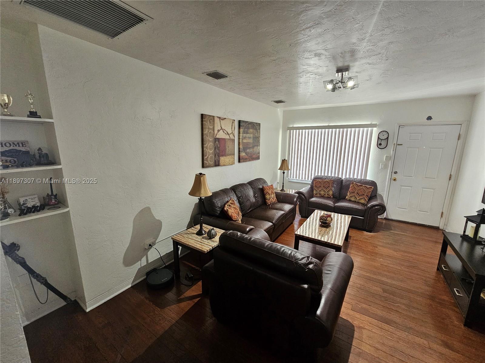 TAMIAMI PINES - Residential