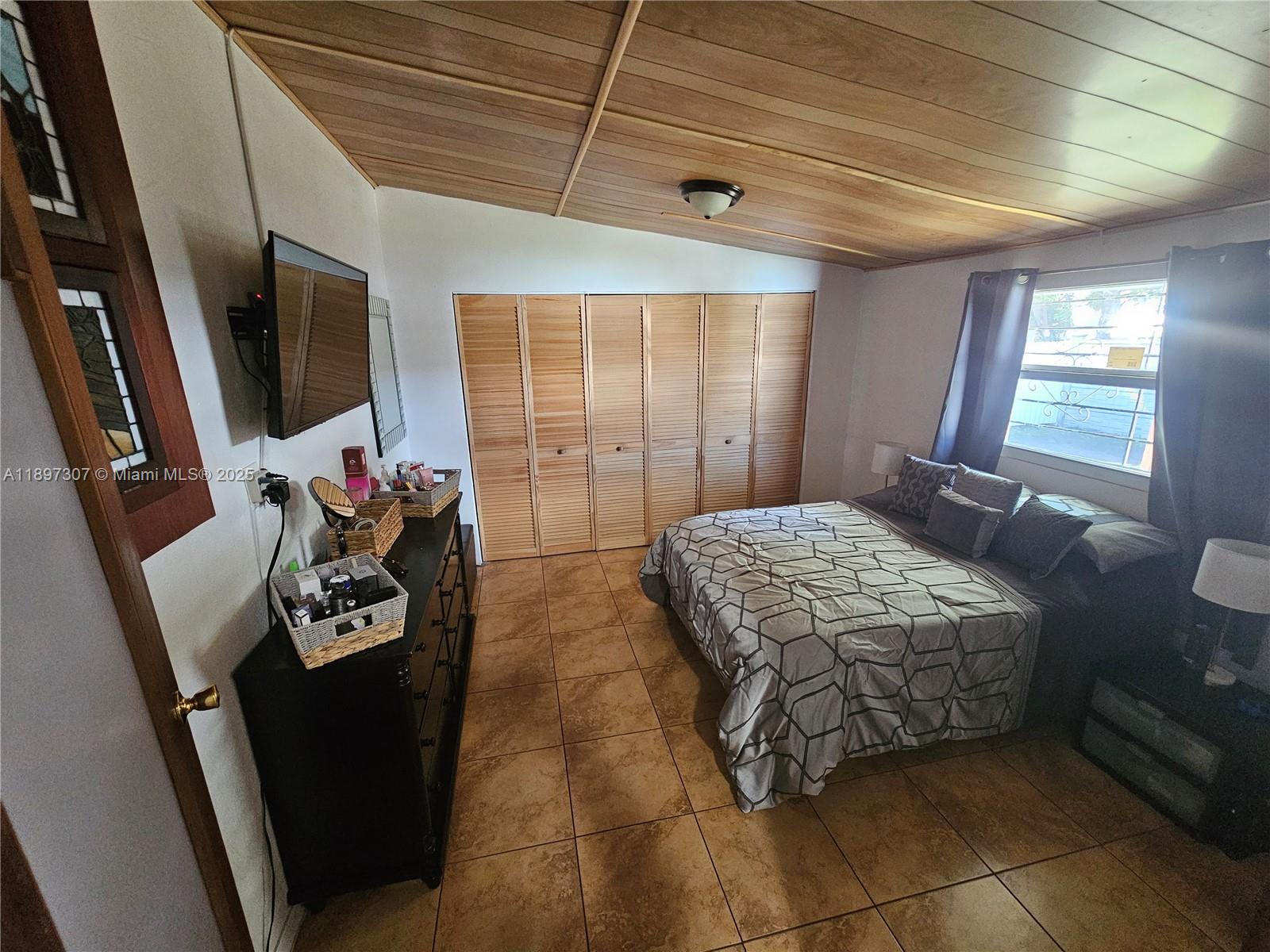 TAMIAMI PINES - Residential
