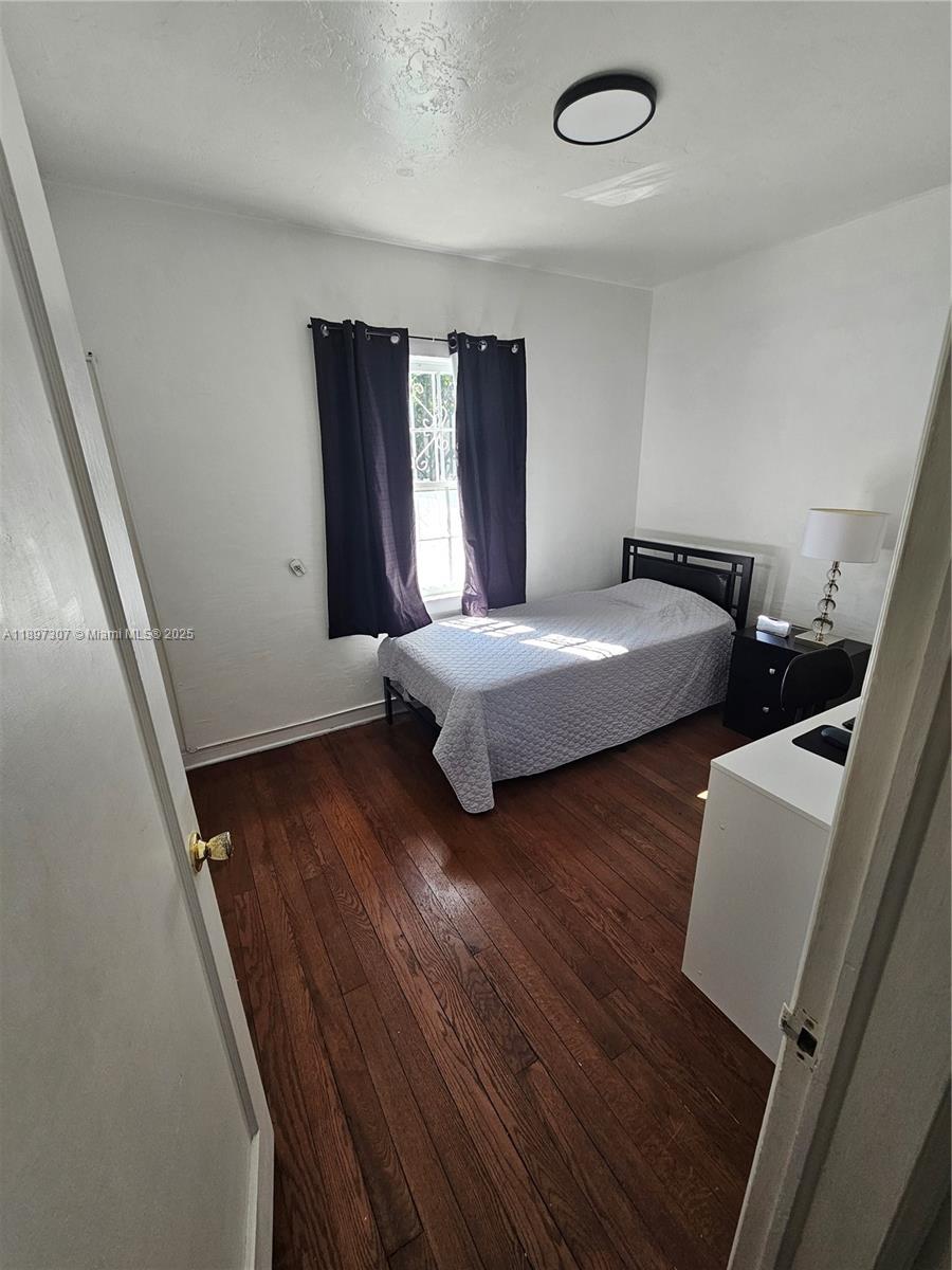TAMIAMI PINES - Residential