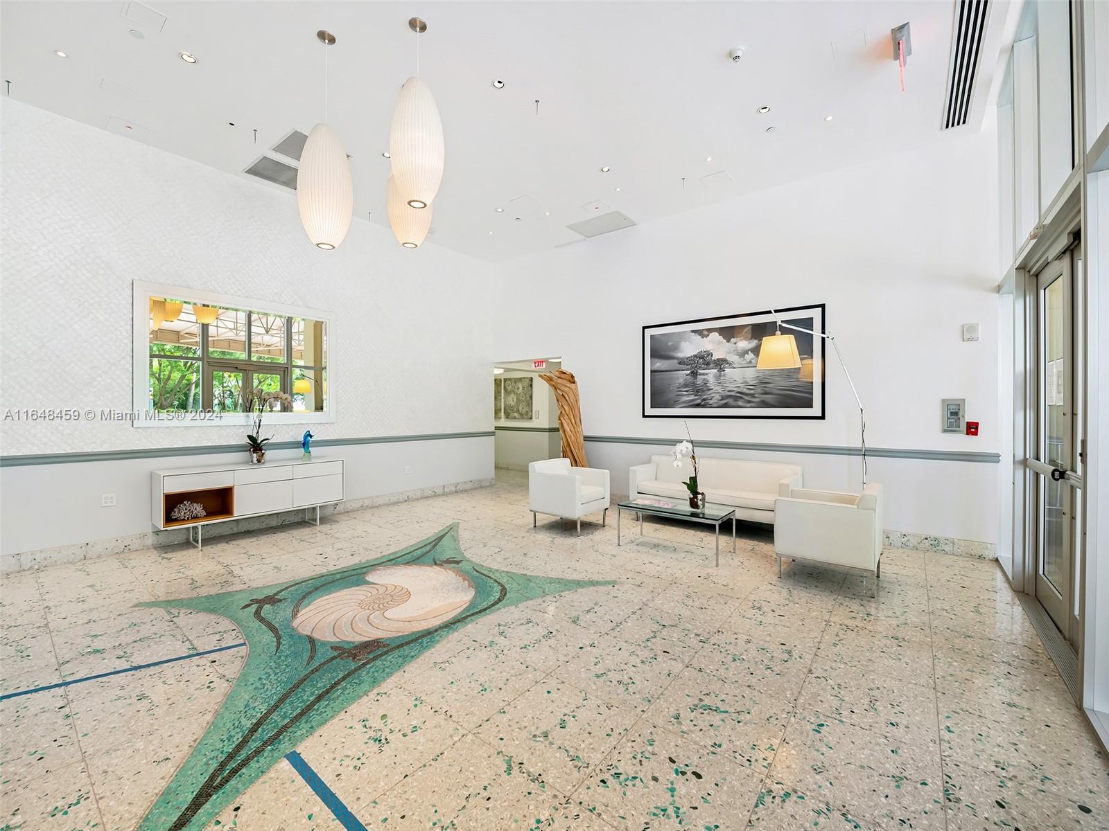 COCONUT GROVE RESIDENCES - Residential