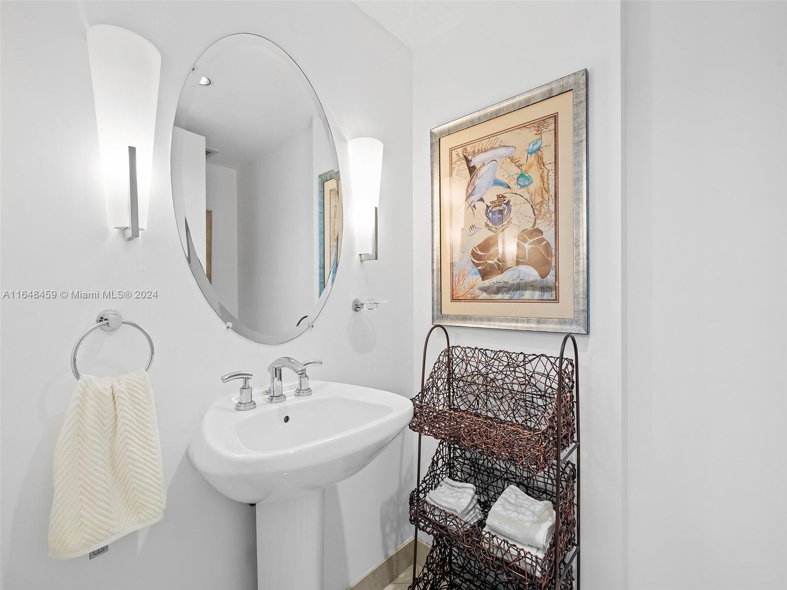 COCONUT GROVE RESIDENCES - Residential