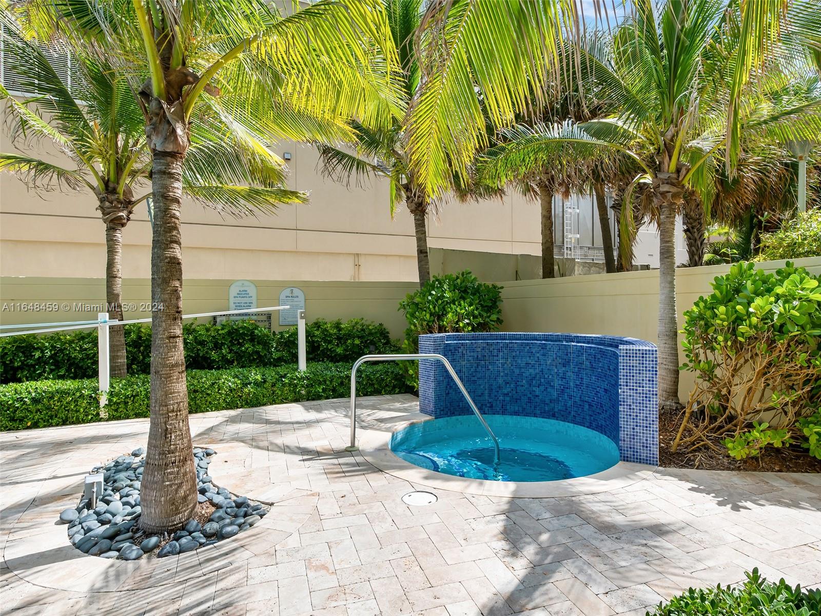 COCONUT GROVE RESIDENCES - Residential