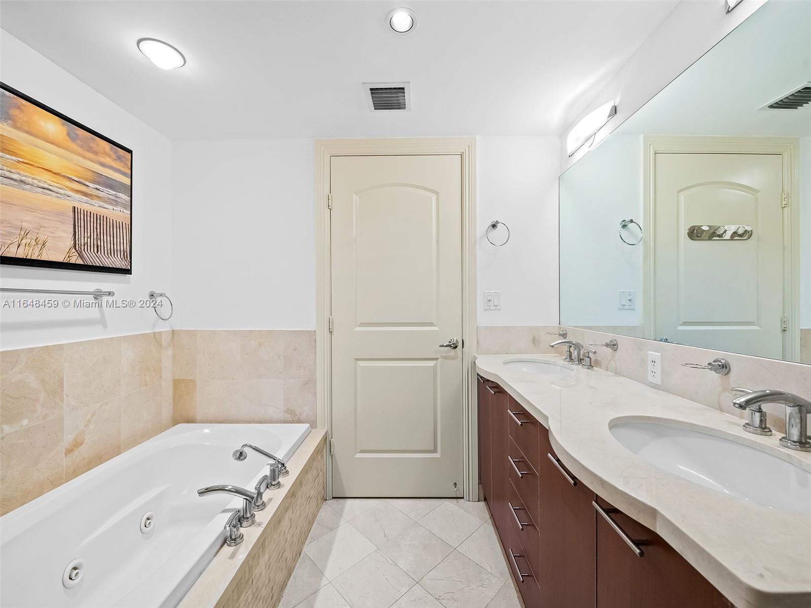 COCONUT GROVE RESIDENCES - Residential