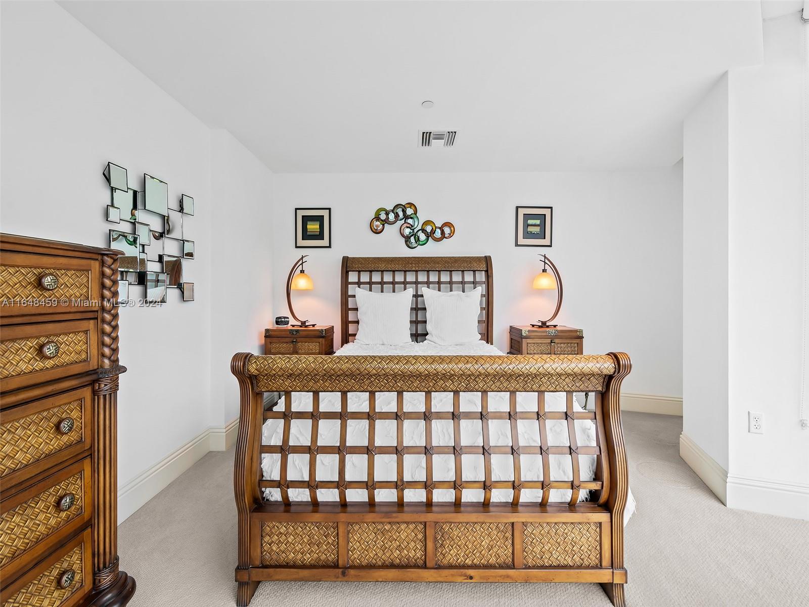 COCONUT GROVE RESIDENCES - Residential