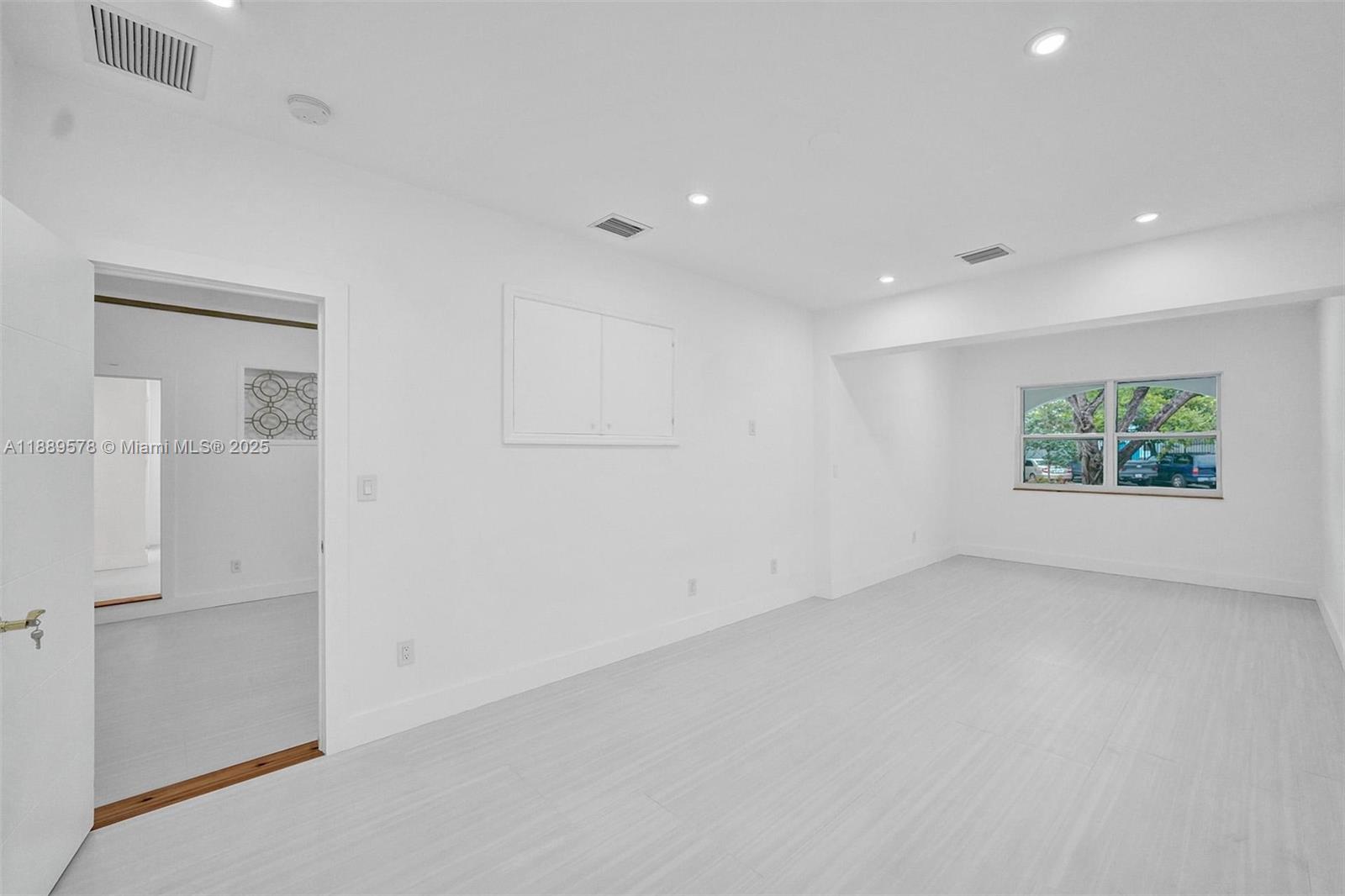 OCEAN BEACH ADDN NO 3 - Residential Lease