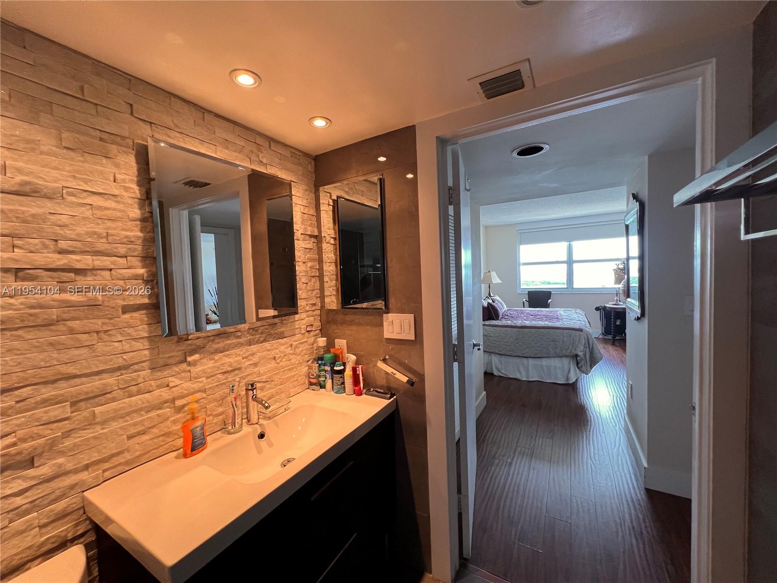 YACHT CLUB AT PORTOFINO C - Residential