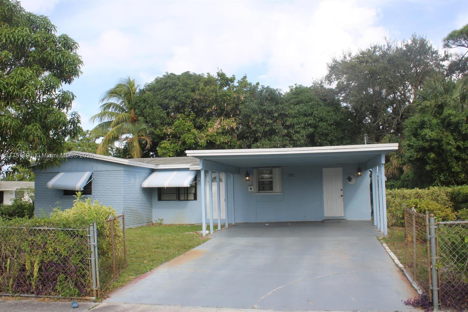 Step into this spacious 4-bedroom home in Riviera Beach, perfect for family living. An open floor plan, large family room, and expansive fenced backyard offer comfort and privacy. Enjoy a generous front yard and a prime location near shopping, dining, and more!
Quick approval process.
We accept Section 8.