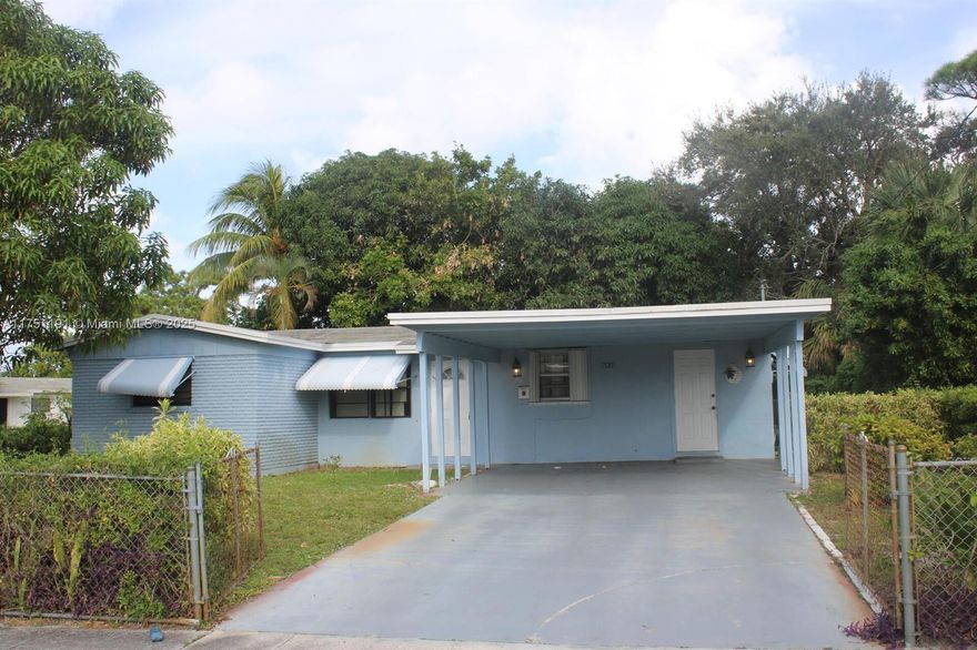 Step into this spacious 4-bedroom home in Riviera Beach, perfect for family living. An open floor plan, large family room, and expansive fenced backyard offer comfort and privacy. Enjoy a generous front yard and a prime location near shopping, dining, and more!
Quick approval process. 
We accept Section 8.