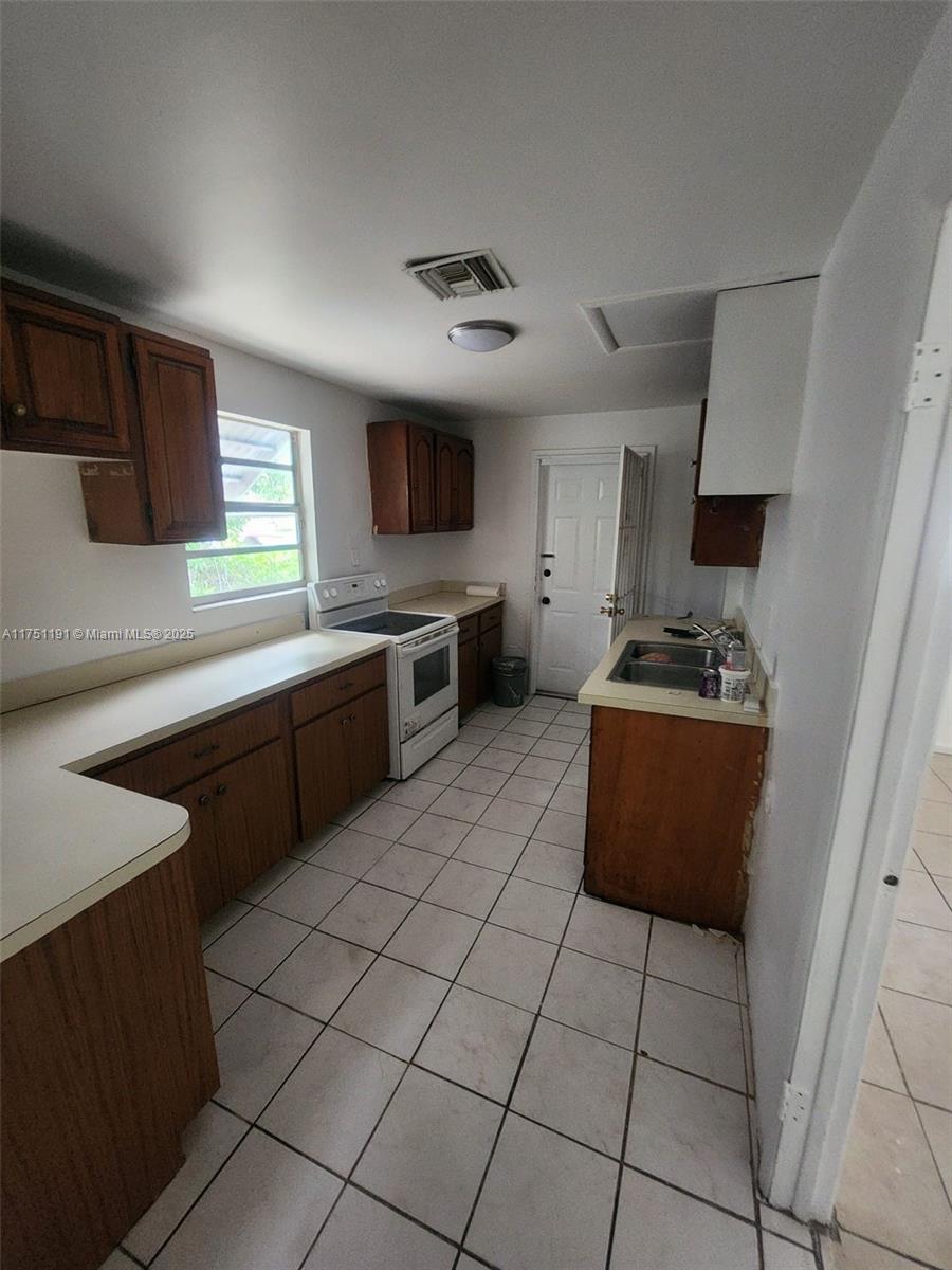 PARK MANOR 1 - Residential Lease