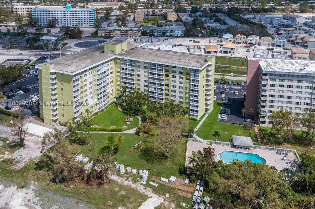 Photo of 4400 Hillcrest Dr #520C, Hollywood, FL 33021 (MLS # A11859078)