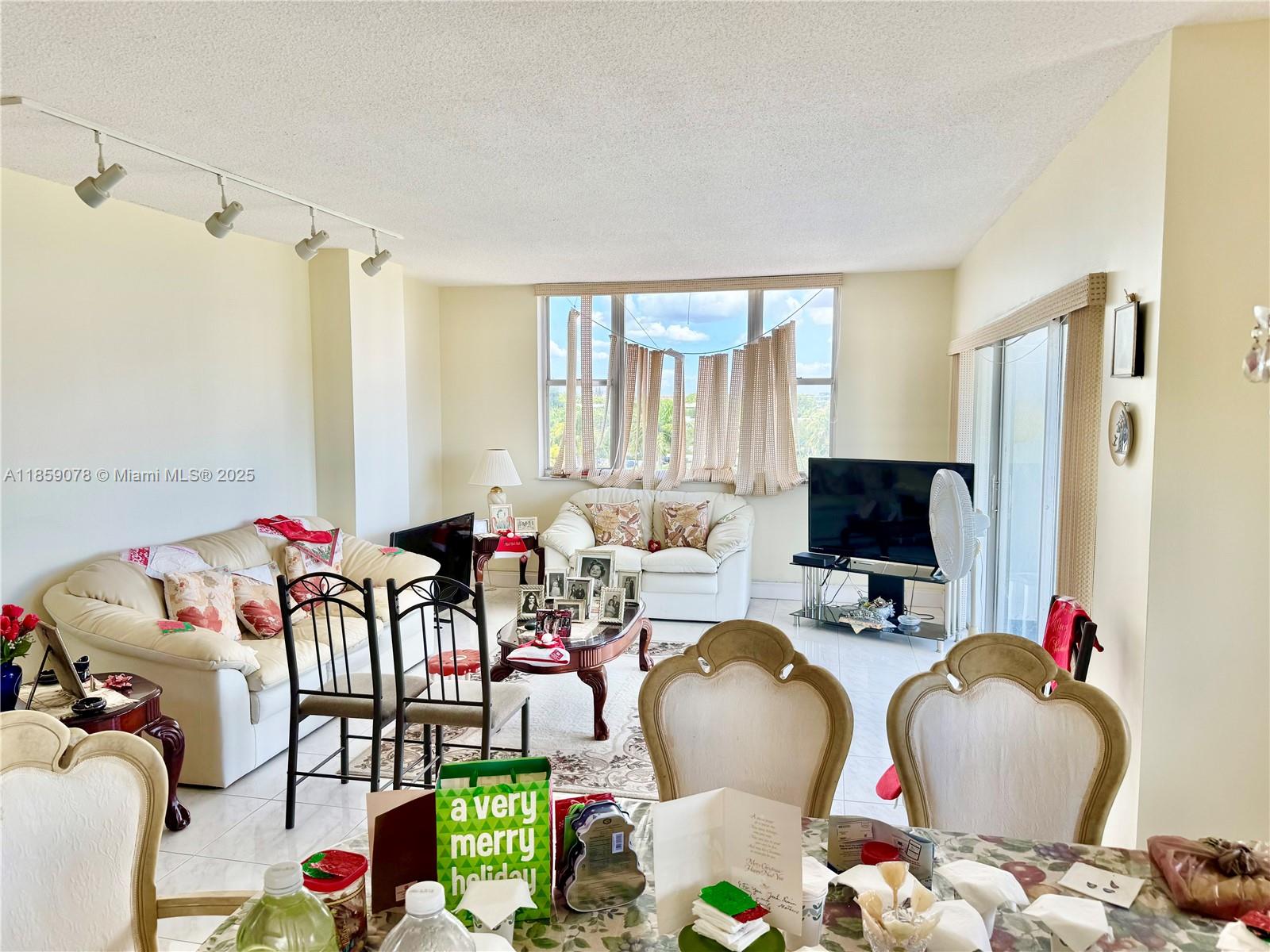 HILLCREST NO 21 CONDO - Residential