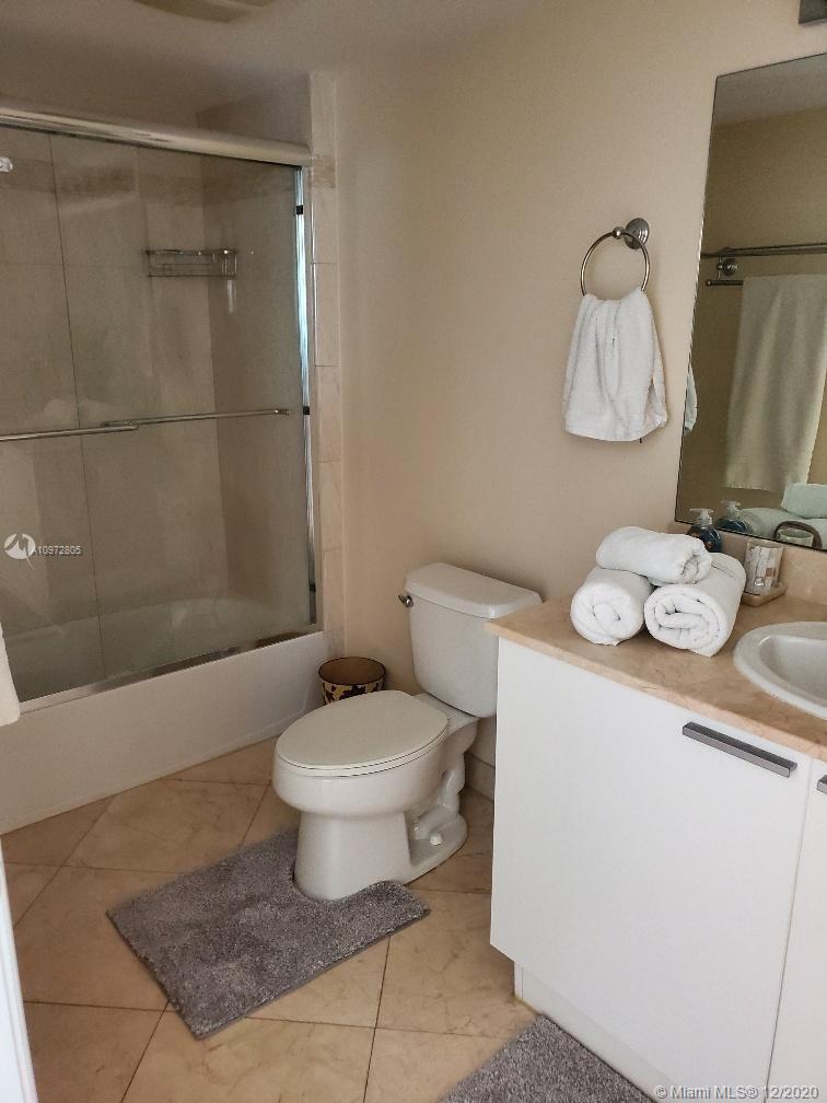 LA PERLA CONDO - Residential Lease