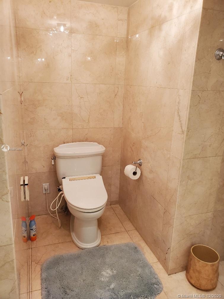 LA PERLA CONDO - Residential Lease