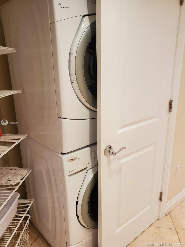 LA PERLA CONDO - Residential Lease