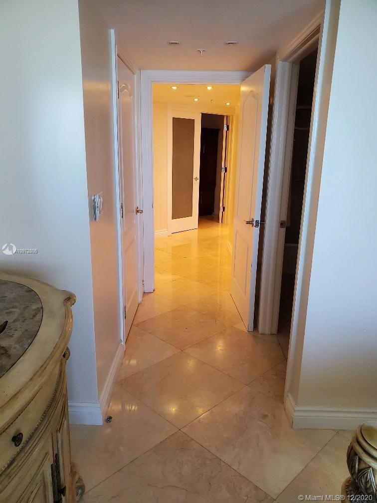 LA PERLA CONDO - Residential Lease