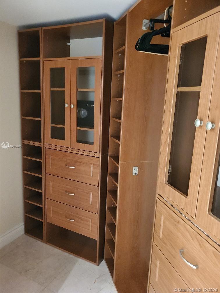 LA PERLA CONDO - Residential Lease