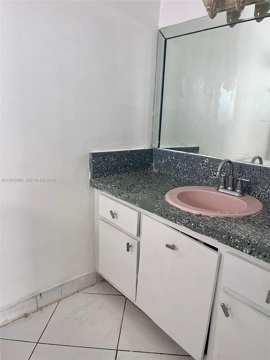 SECOND HORIZONS CONDO - Residential