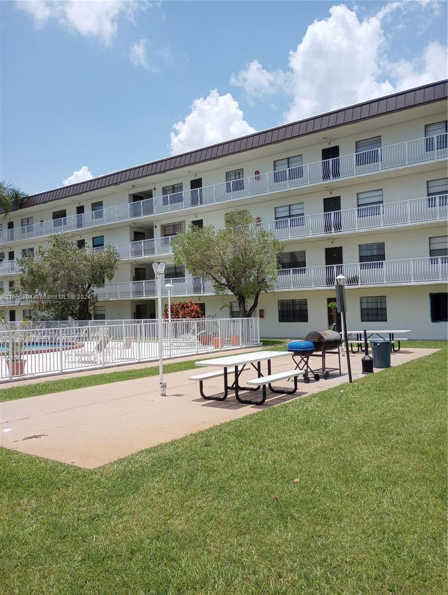 Investment Opportunity - 2/2  No Age restrictions. Can be rented right away after purchase. 2 miles from the Beach, Next to the Dania Beach Casino, Very close to Ft. Lauderdale International Airport and to the new Dania Point's development. Excellent Complex with Pool, Bbq area, Exercise room, Basketball and Tennis Courts (under renovation). Special assessment for 230.73/Month until April 2031