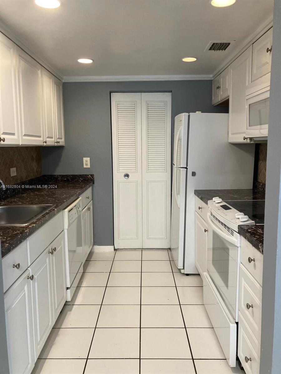 PALM VILLAGE CLUB CONDO - Residential