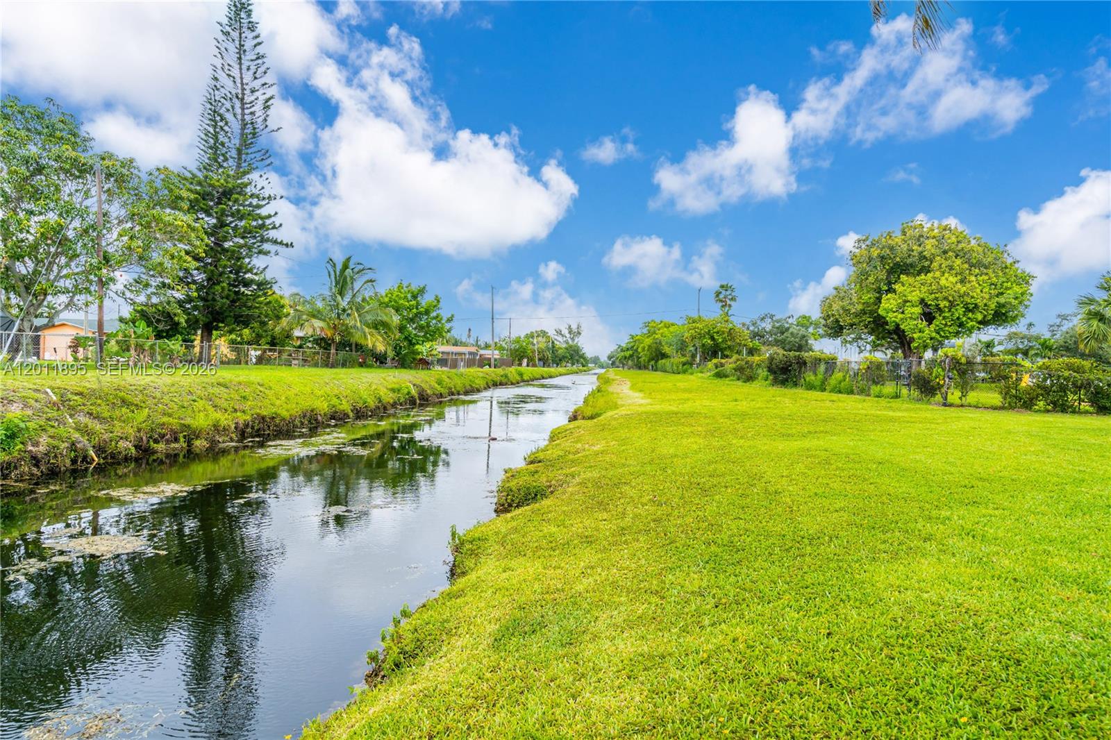 APPLE CREEK - Residential
