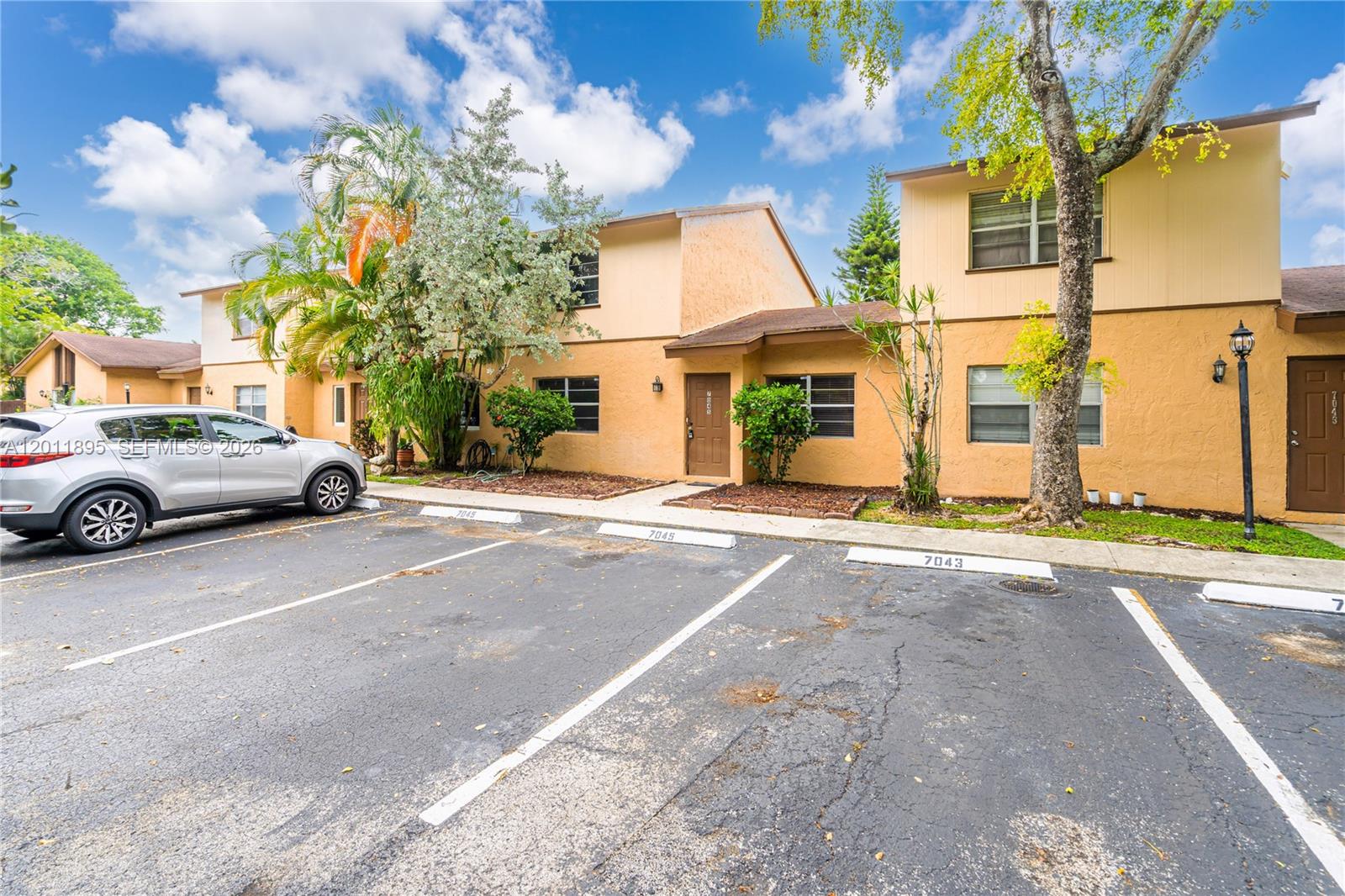 APPLE CREEK - Residential