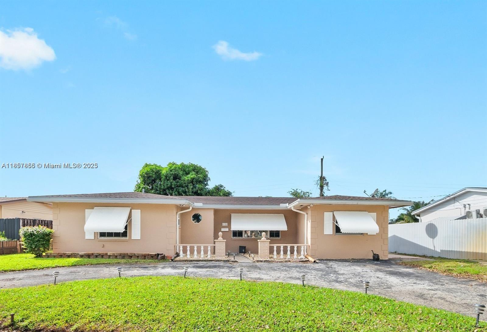 Great rental remodeled home, centrally located near schools, colleges, shopping, malls, hospital, beaches and Hard Rock. Circular driveway offers lot's of parking. Fenced in yard with great mango tree.
Tenant occupied until August 31st. Available for showing on September 1st. Rapid credit check and move in.