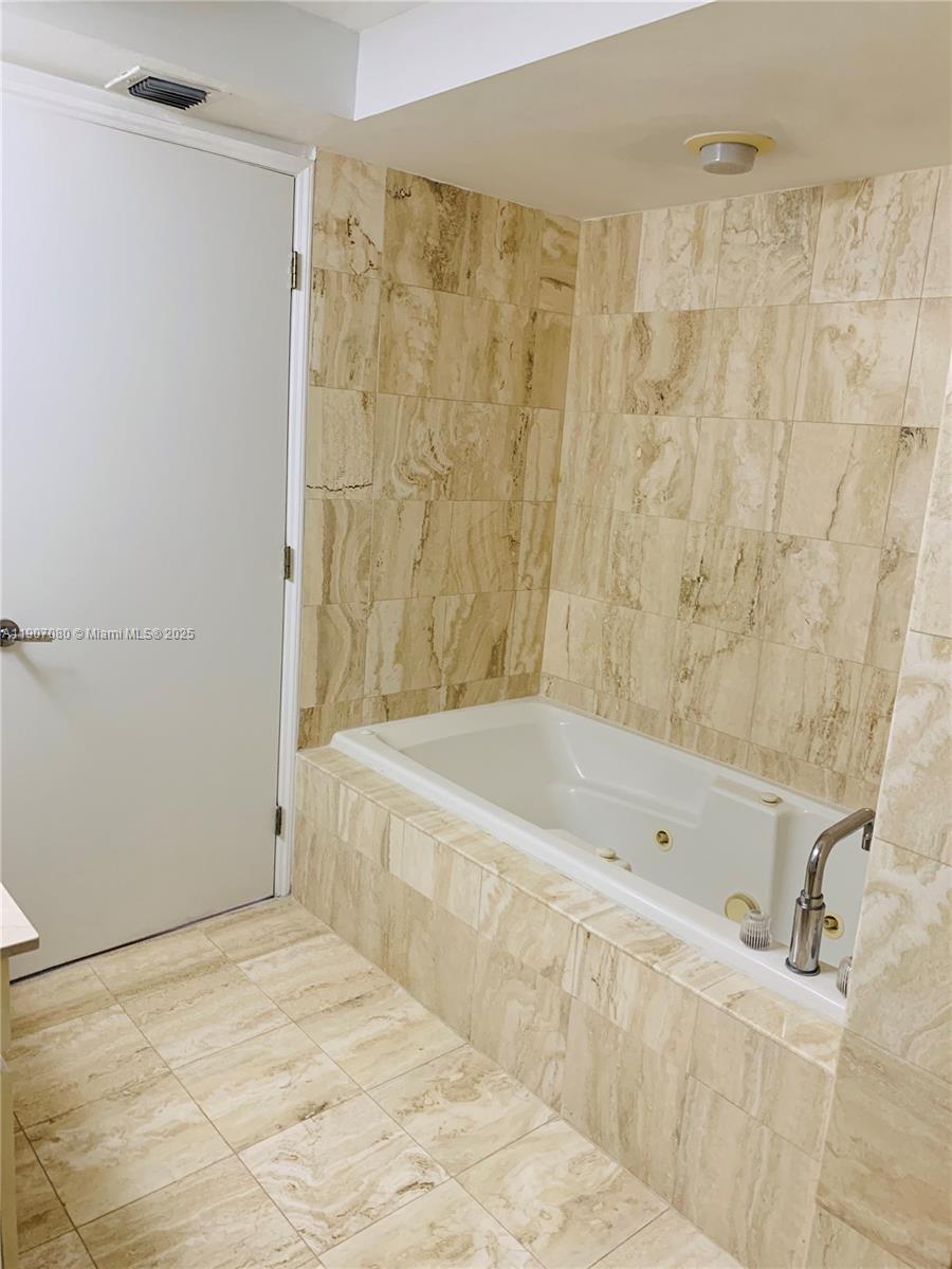 SUNSET HARBOUR SOUTH COND - Residential Lease