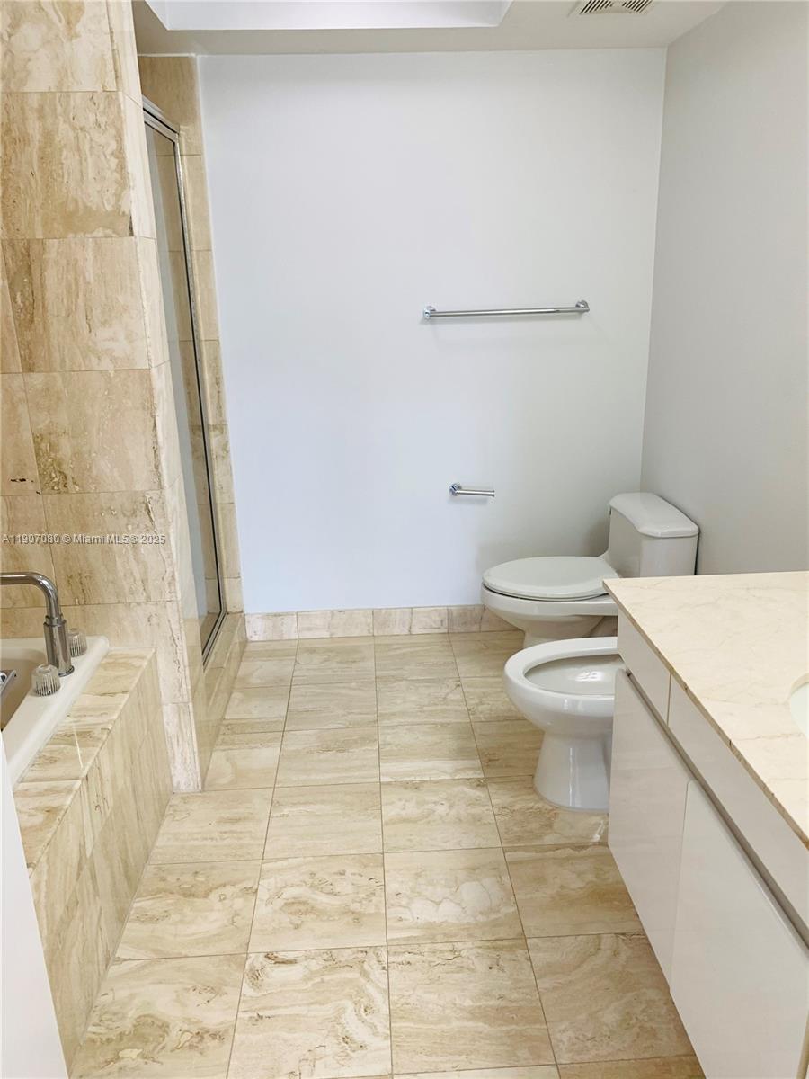 SUNSET HARBOUR SOUTH COND - Residential Lease