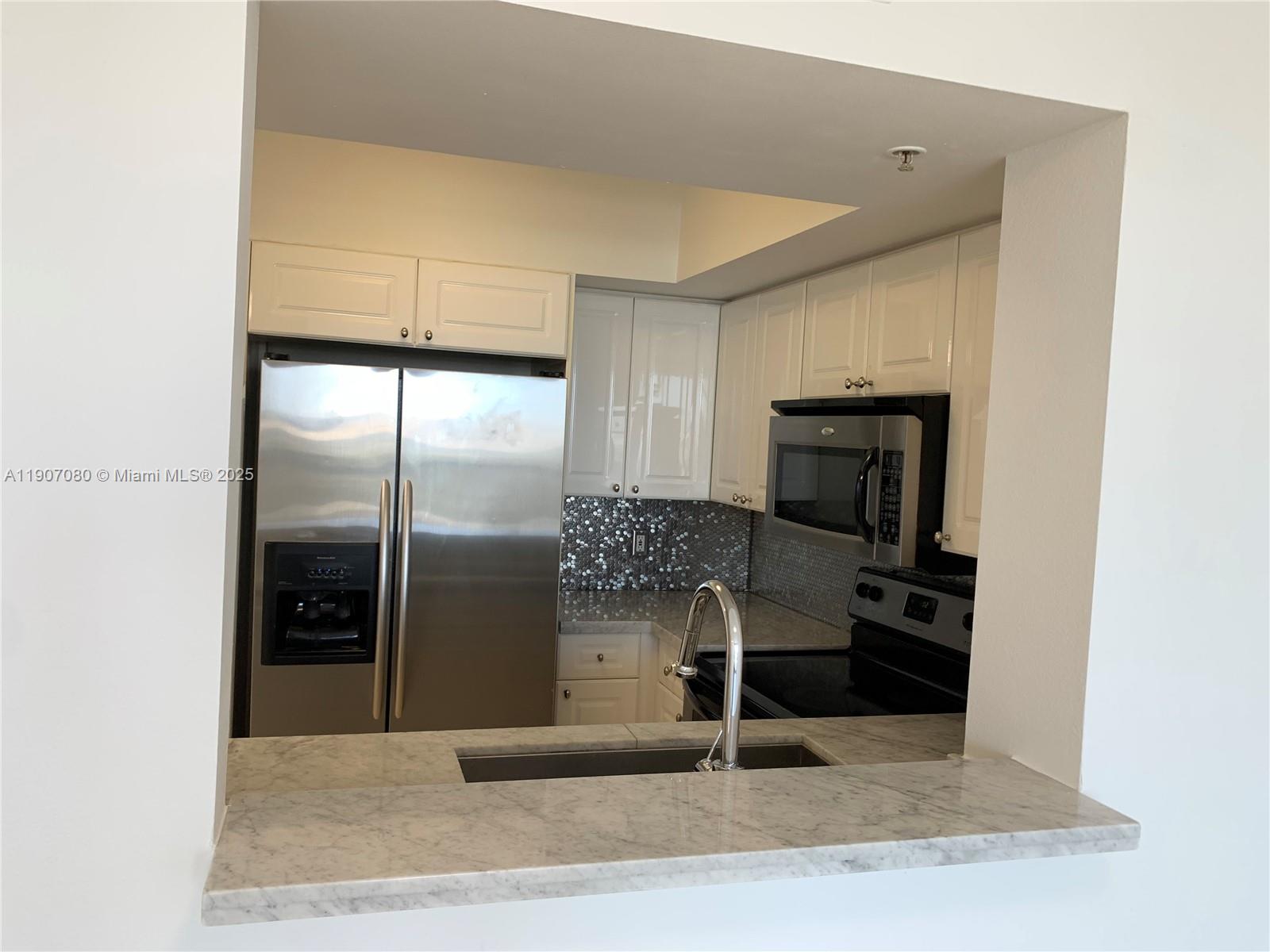 SUNSET HARBOUR SOUTH COND - Residential Lease