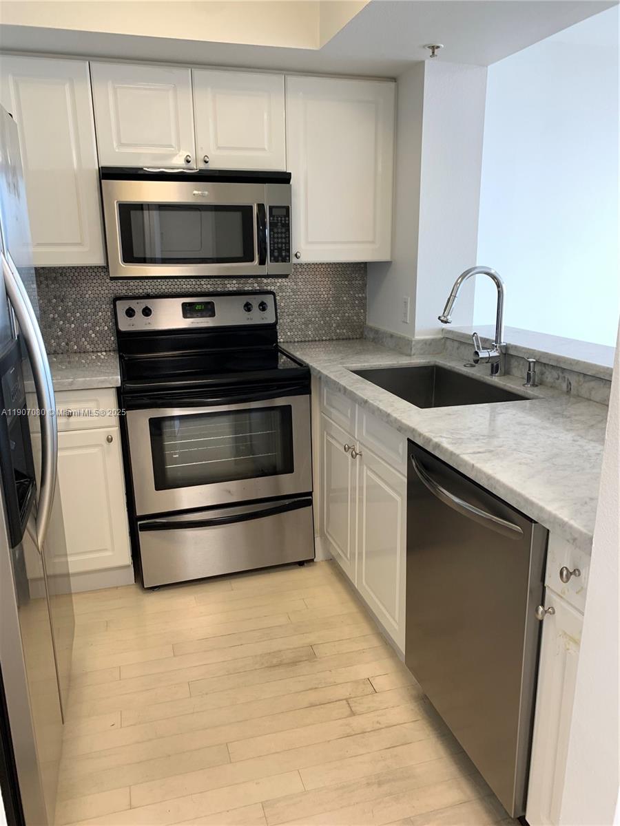 SUNSET HARBOUR SOUTH COND - Residential Lease