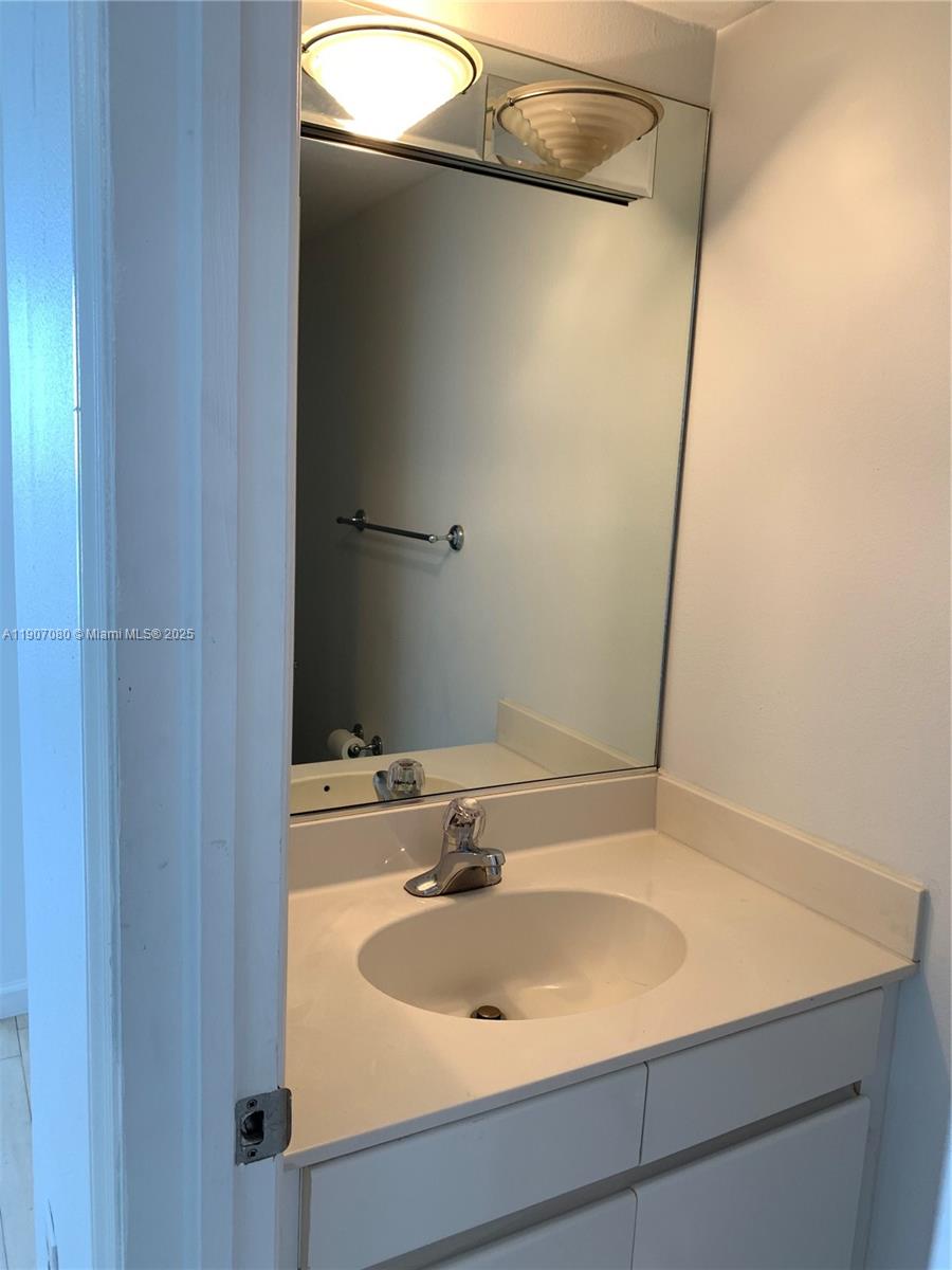 SUNSET HARBOUR SOUTH COND - Residential Lease