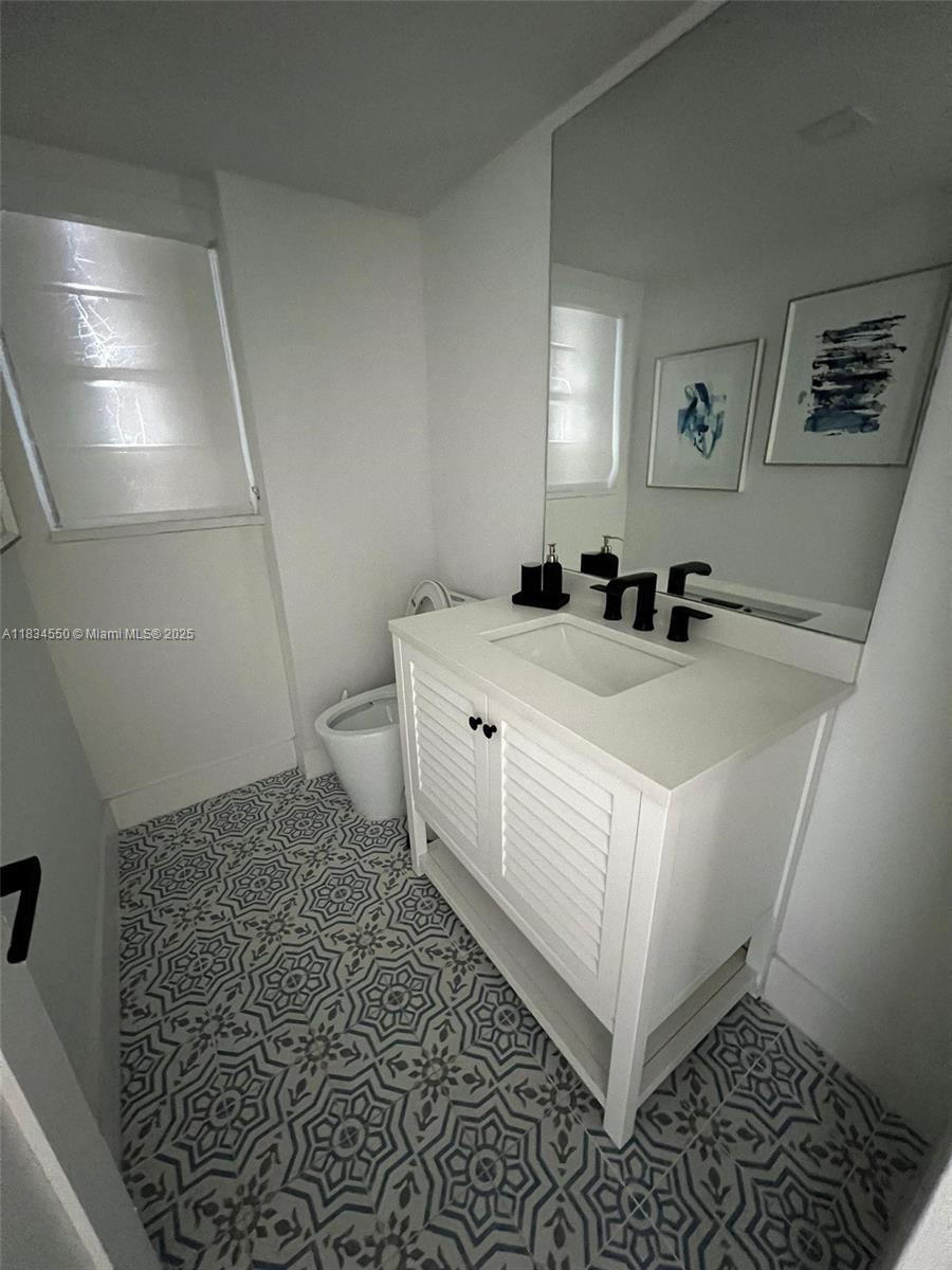 221 Meridian Ave 401