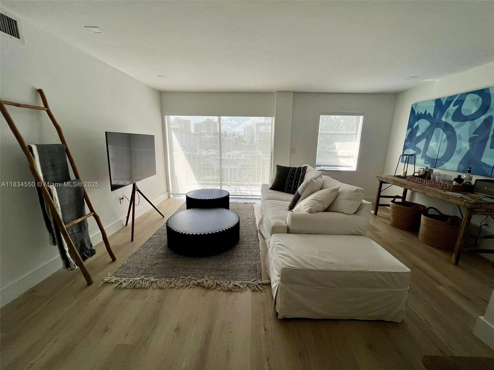221 Meridian Ave 401