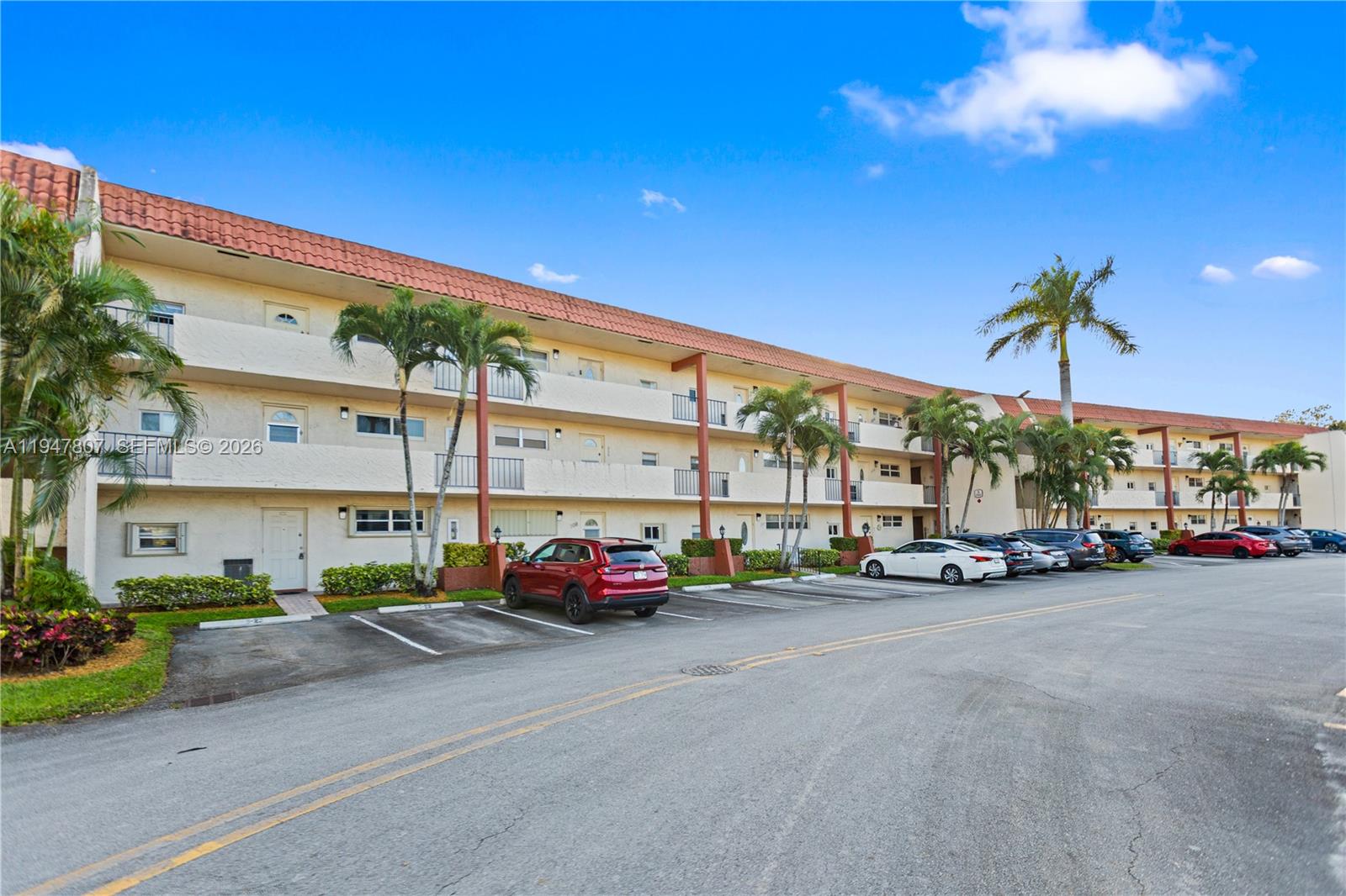 HOLLYBROOK GOLF AND - Residential