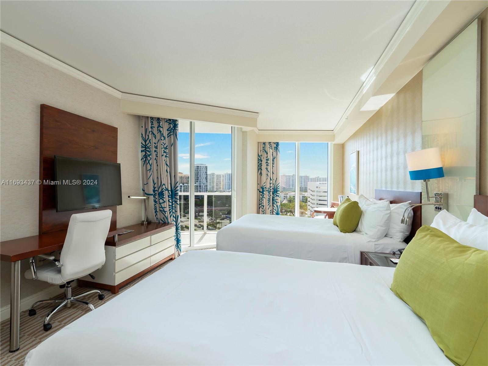 TRUMP INTERNATIONAL SONES - Residential