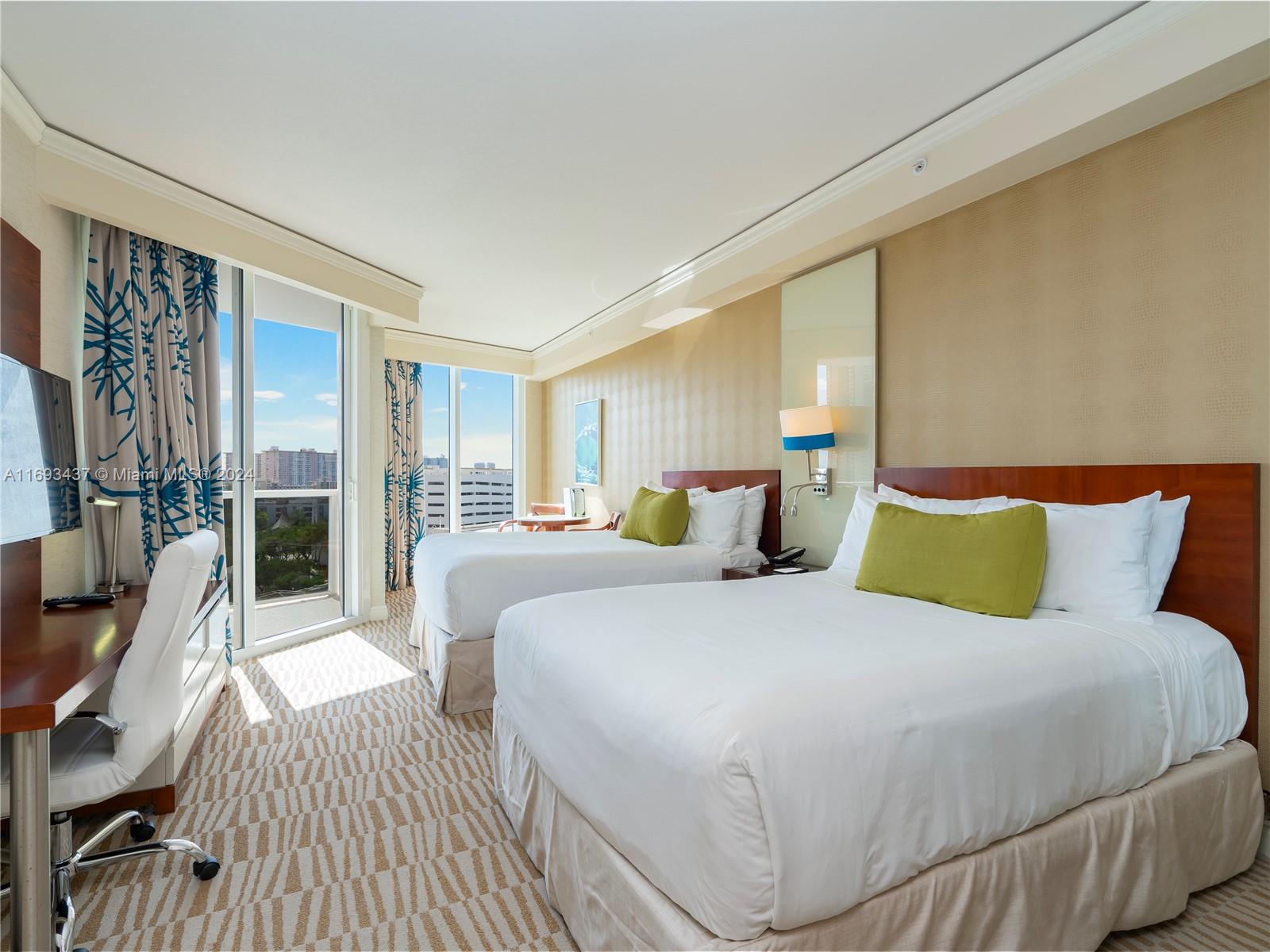 TRUMP INTERNATIONAL SONES - Residential