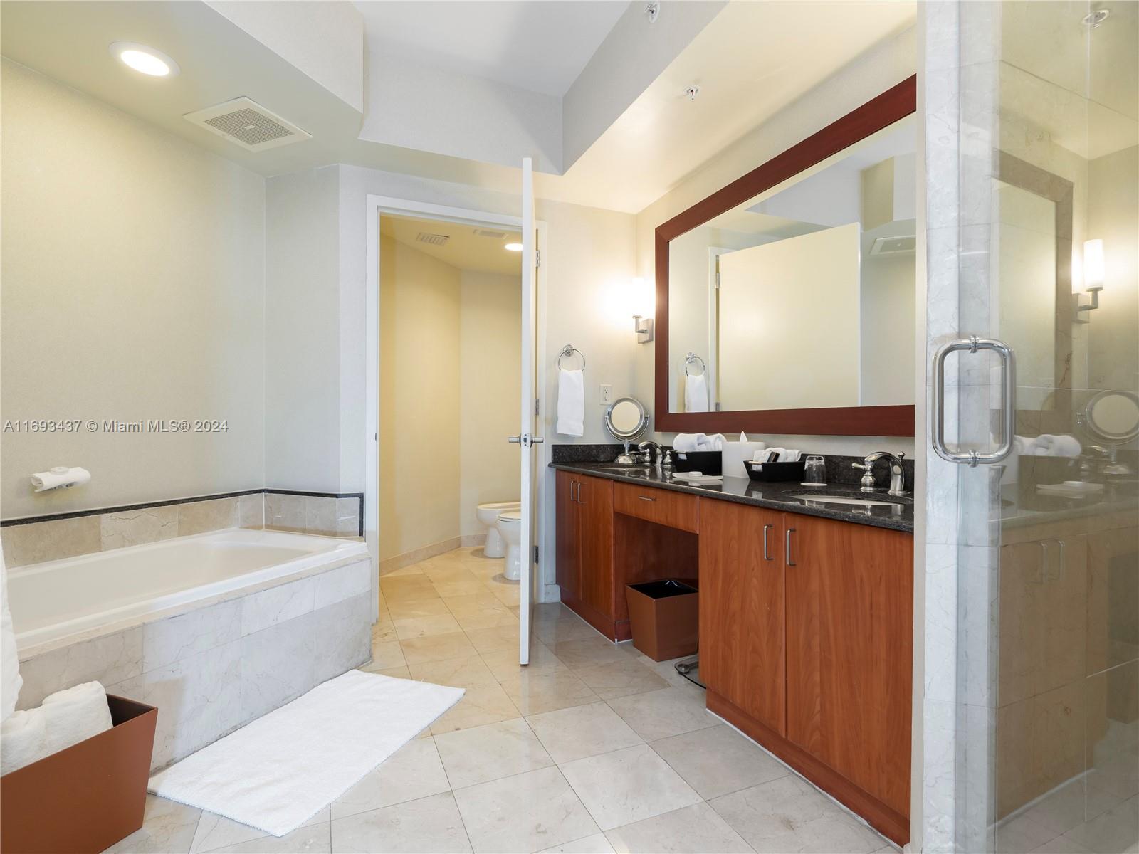 TRUMP INTERNATIONAL SONES - Residential