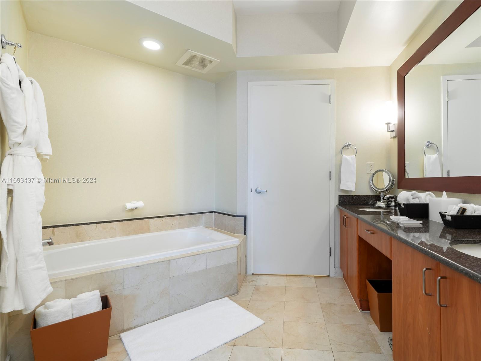 TRUMP INTERNATIONAL SONES - Residential