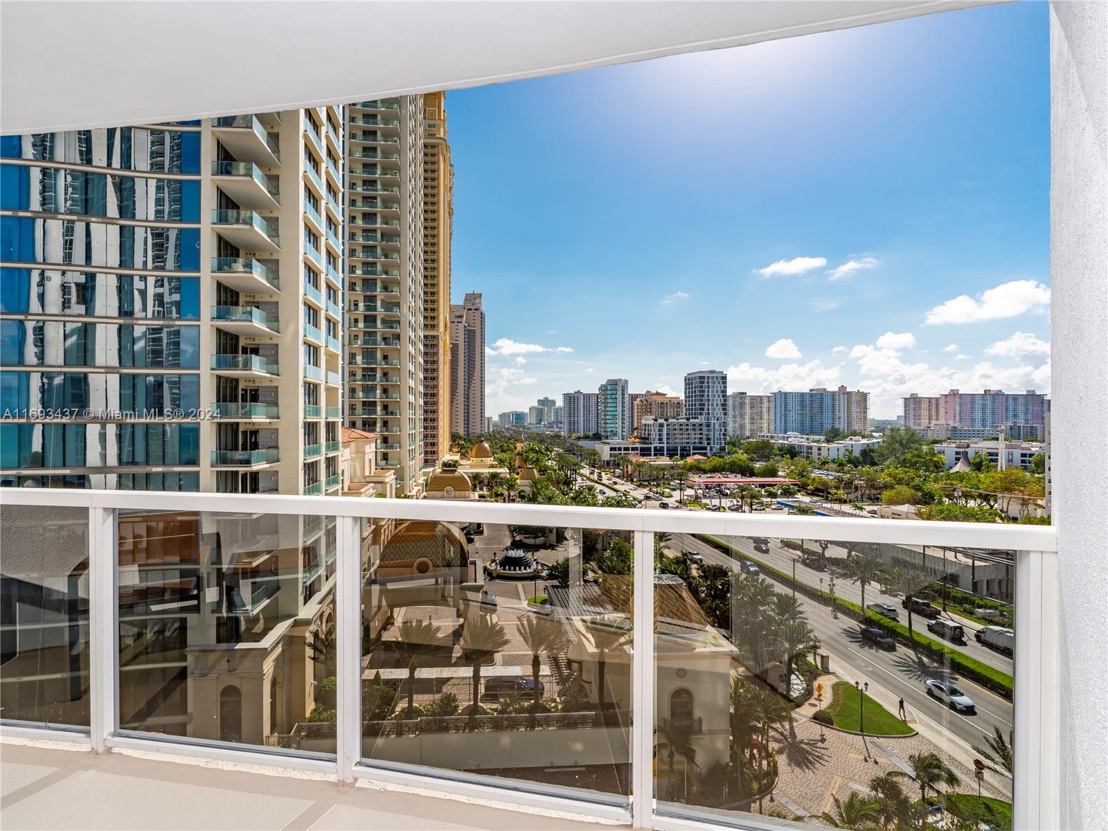 TRUMP INTERNATIONAL SONES - Residential