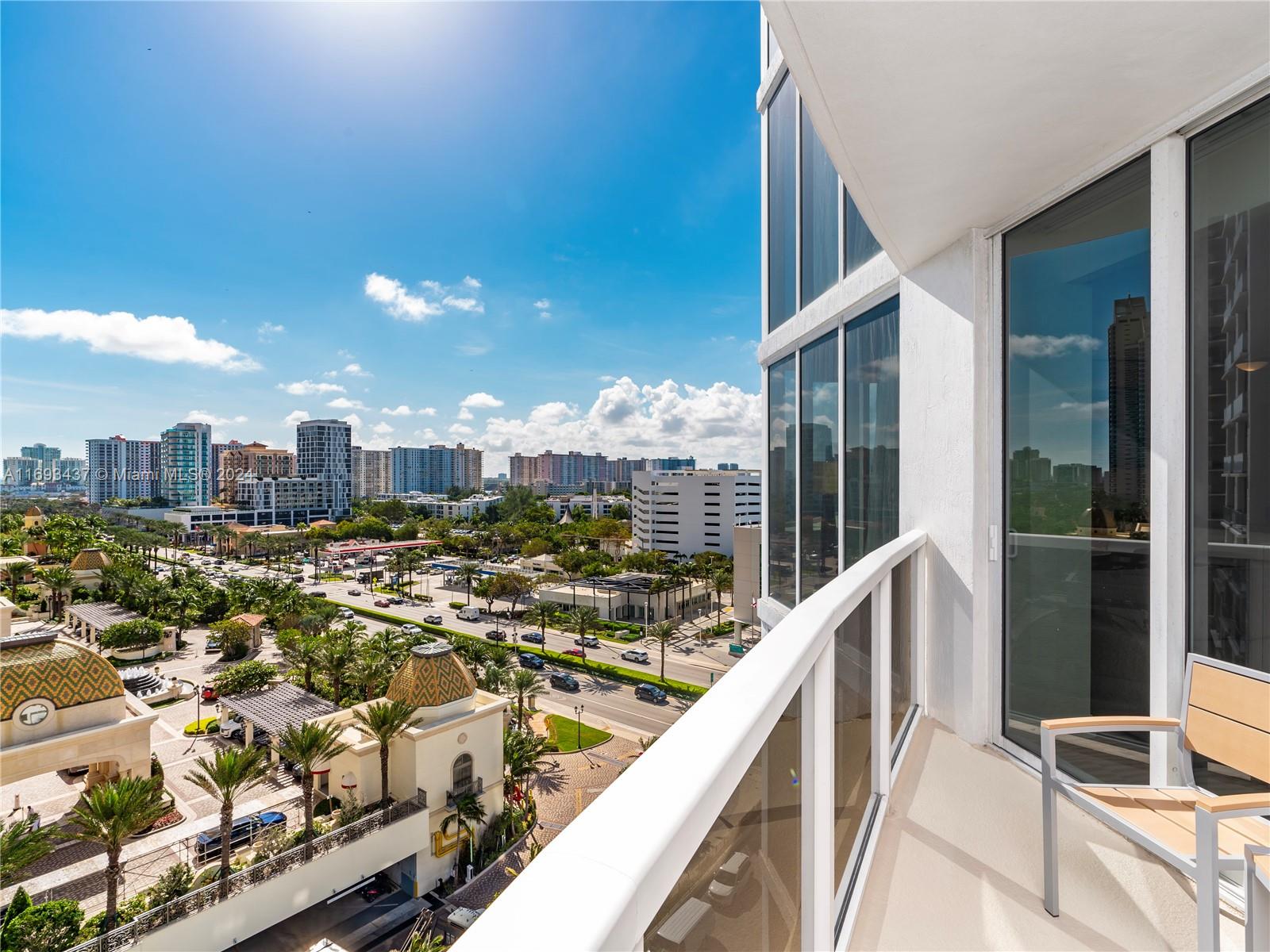 TRUMP INTERNATIONAL SONES - Residential