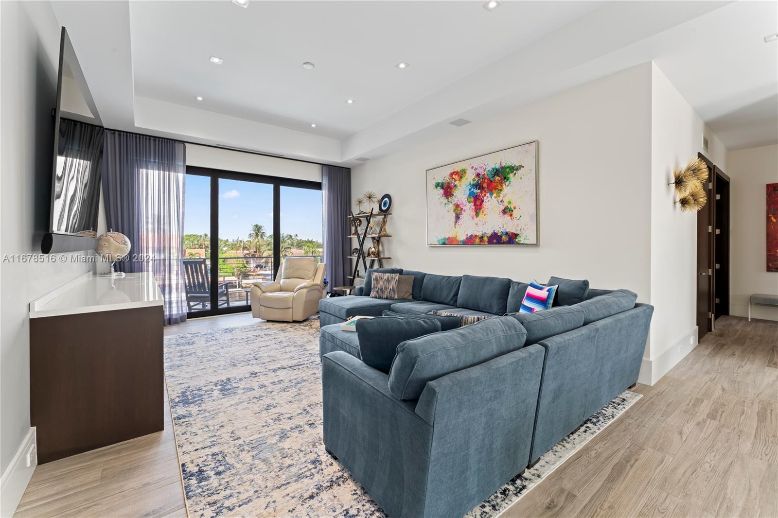 VENETIAN ISLES 3RD SEC - Residential